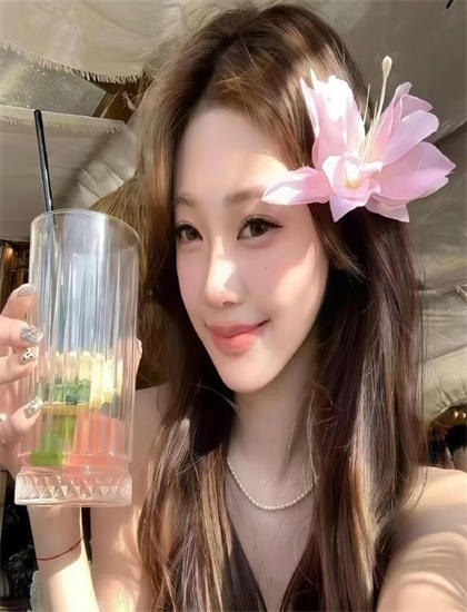 表演艺术解析：《四个丘比特》的群像表演的整体效果与个体特色 感受表演的情感力量